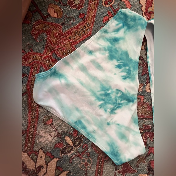 Shein 2 piece bikini, size medium - Picture 2 of 5